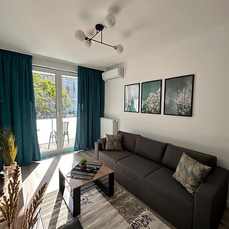 Skytravel 26 Apartament Pileckiego Nowy Dwor Mazowiecki Airport Modlin 24H Eksteriør billede